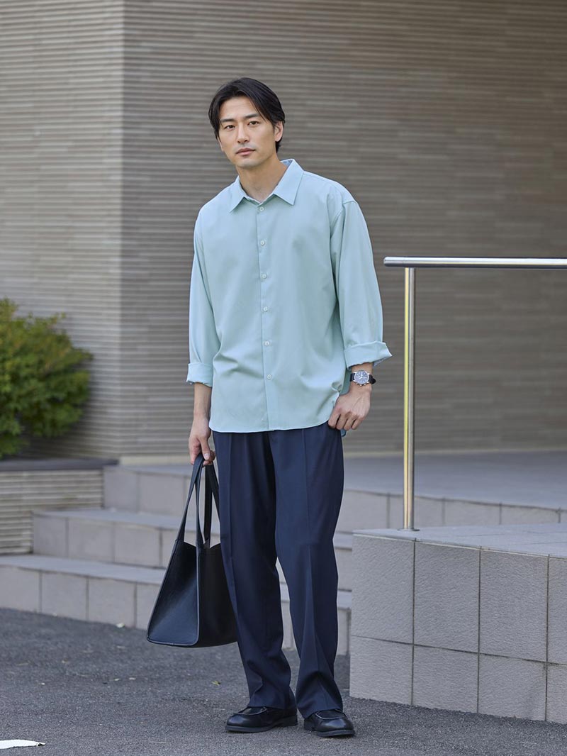 大人の商談コーデはブルーでキマり