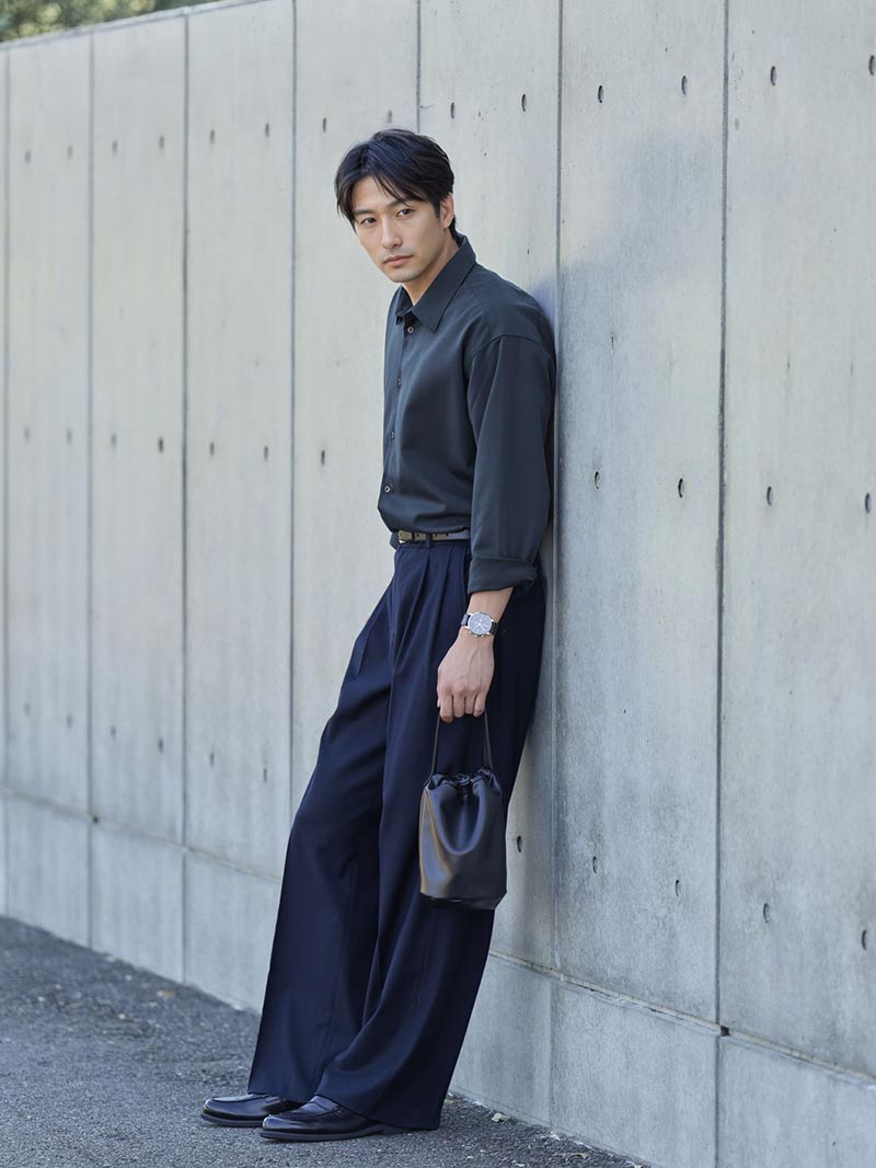 ワイドパンツと相性の良い靴を合わせたメンズコーデ