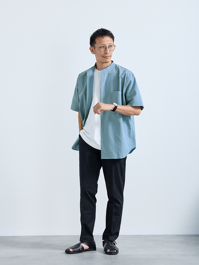 爽やかさを纏う、大人のブルーコーデ