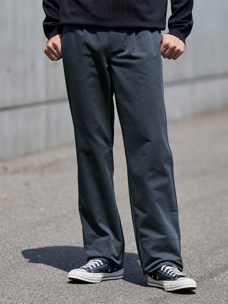 テーパードチノパンツ