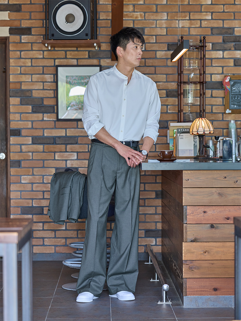 バンドカラーで品よく涼しげに