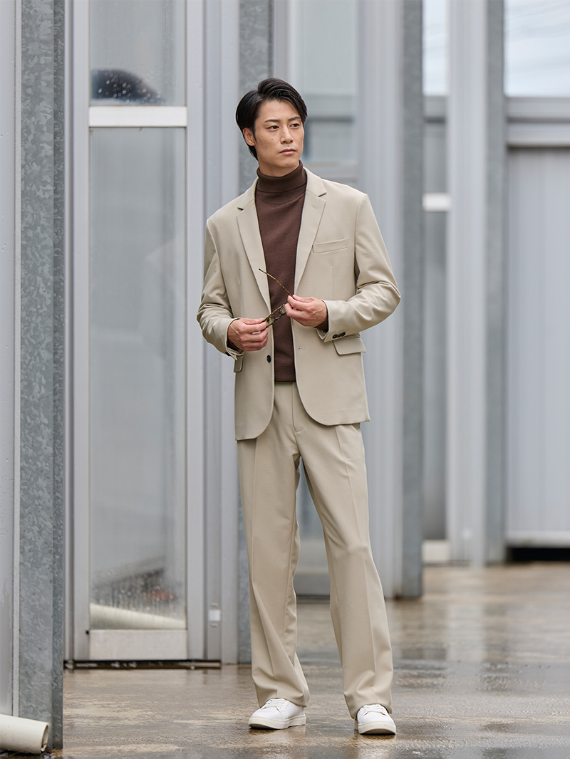 クラシックな魅力の40代ストレートパンツスタイル