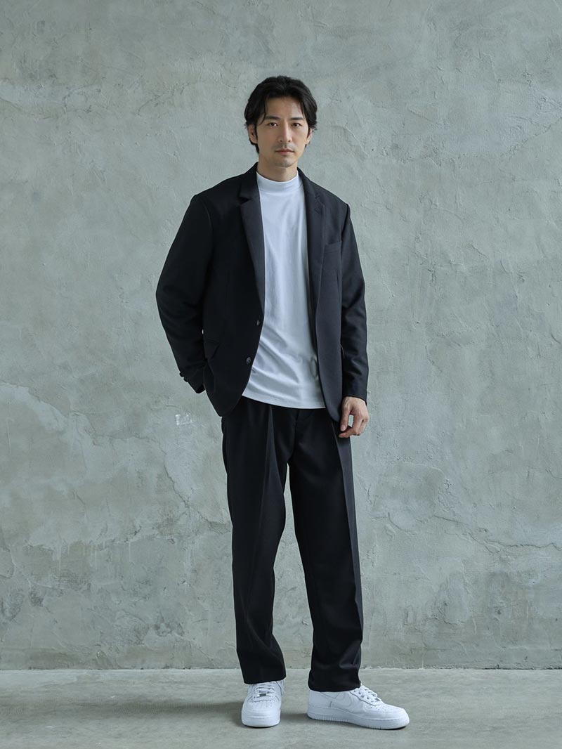 スーツにワイシャツ以外を合わせるときのメンズインナーコーデ