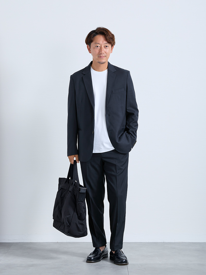 ネイビー×白で魅せる好印象セットアップ