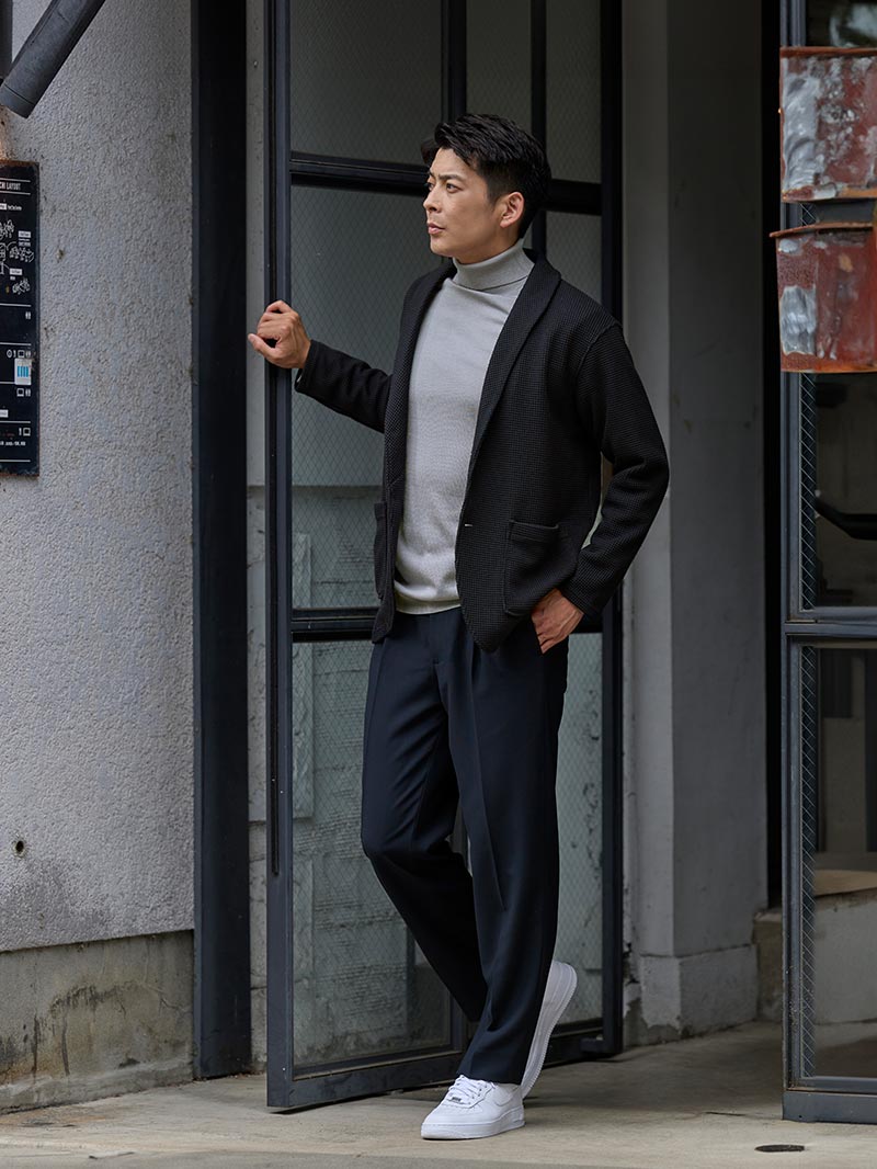 スーツにワイシャツ以外を合わせるときのメンズインナーコーデ