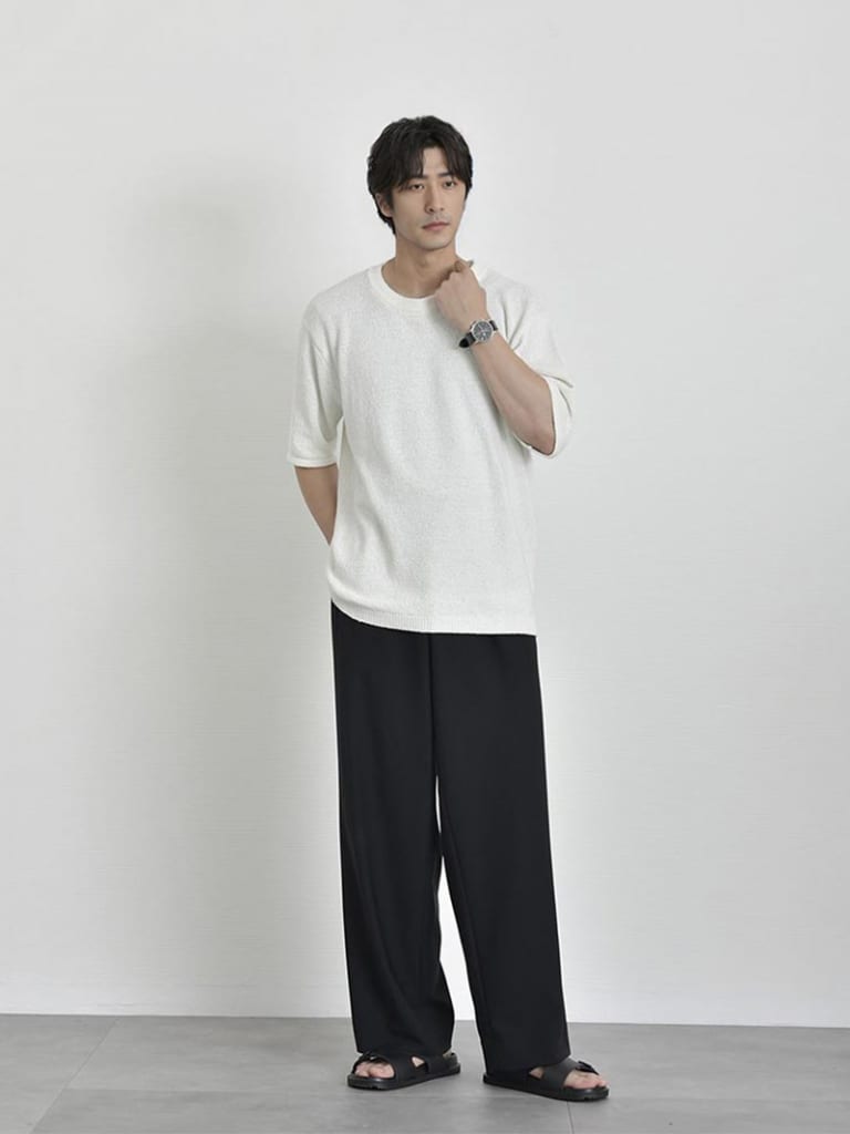 素材感で魅せる、シンプルな秋スタイル