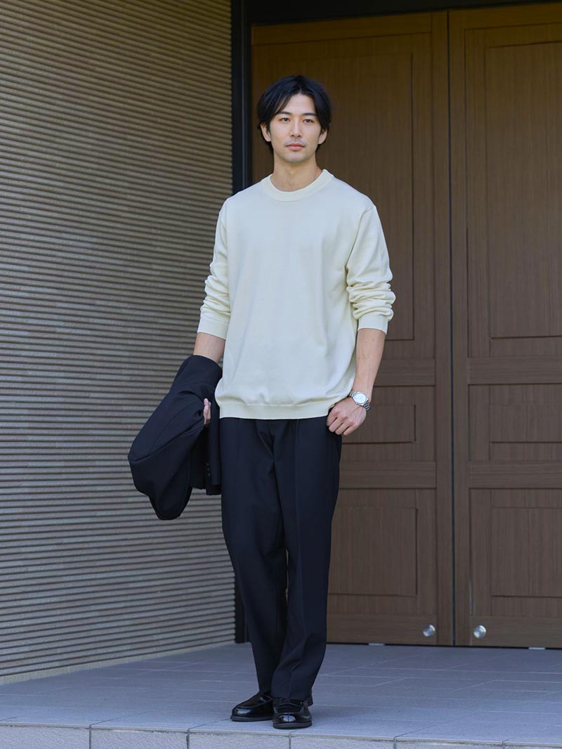 黒で魅せる上品な着こなし