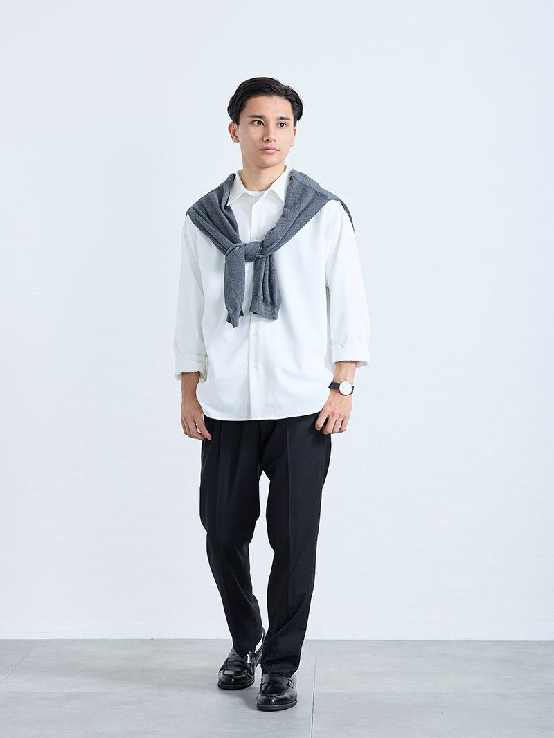 白シャツ×スラックスでつくる上品コーデ