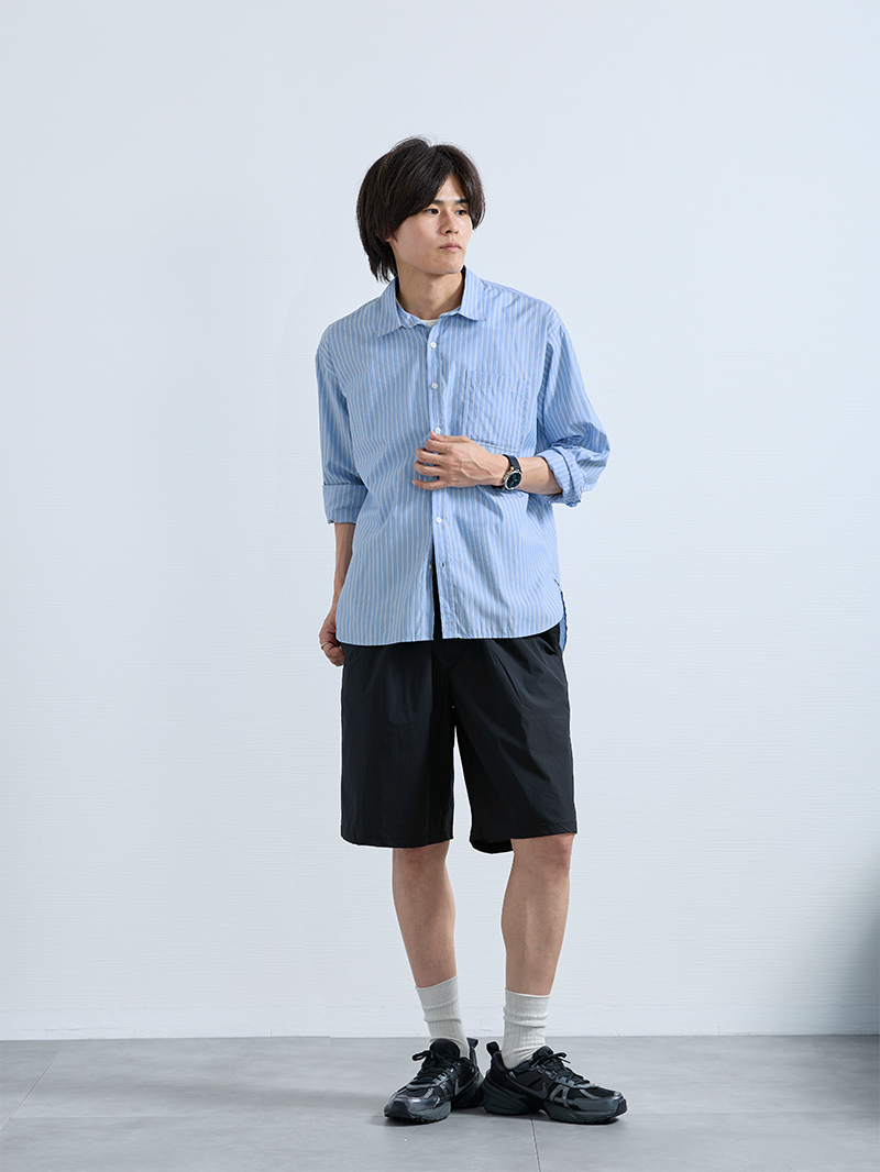 ショートパンツで残暑を楽しむ大人コーデ