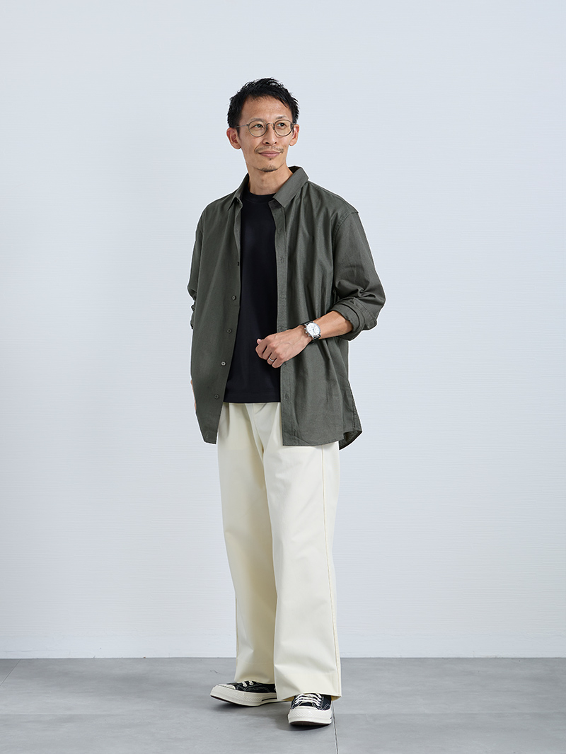 寒暖差に対応できる、大人のシャツスタイル