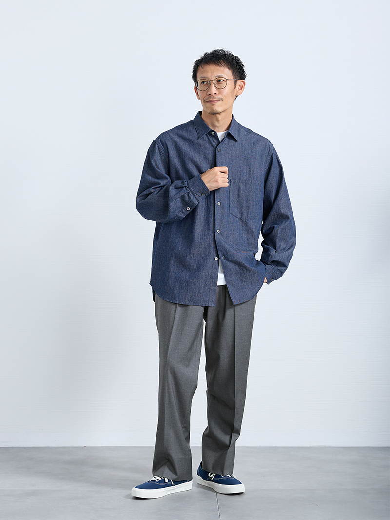 色のまとまりを意識した大人のラフコーデ