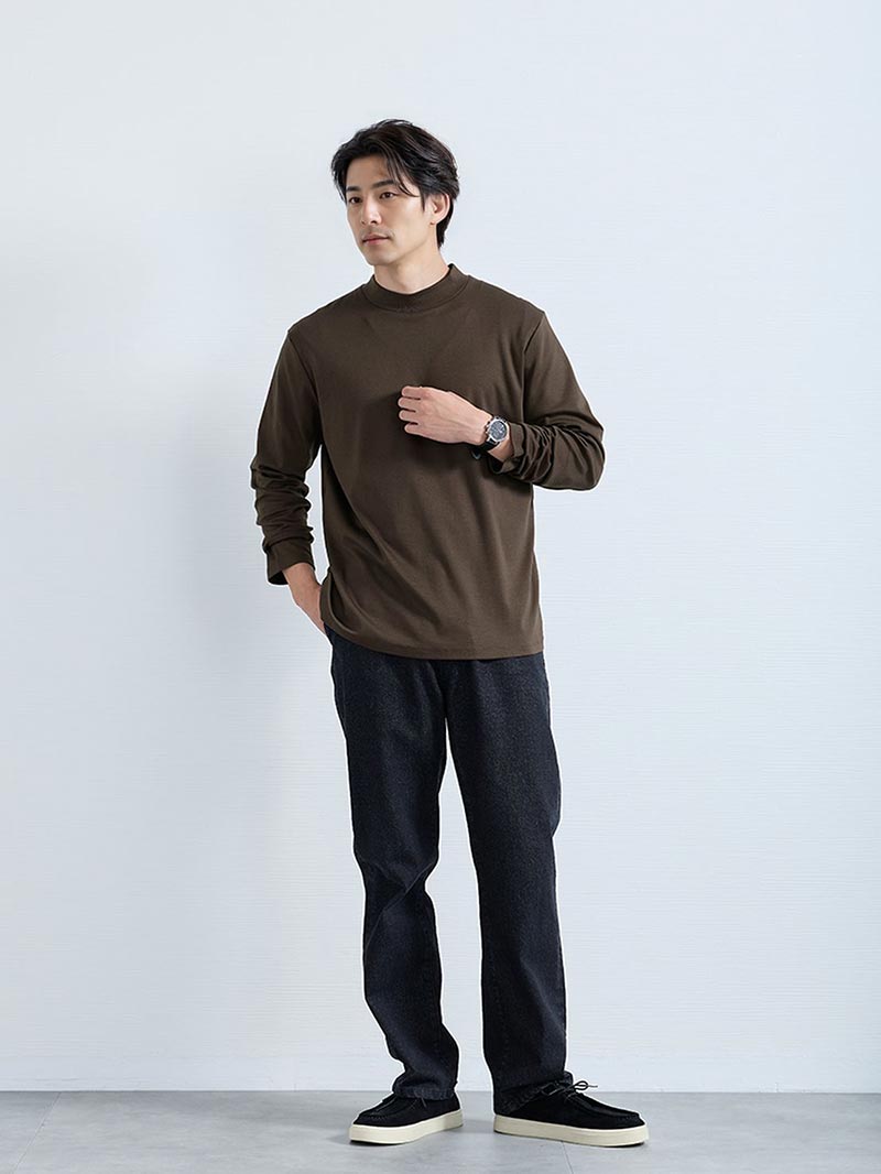 ホワイトソールで軽やか。万能デニムコーデ