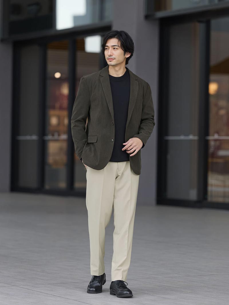 シックに決まる秋の装い