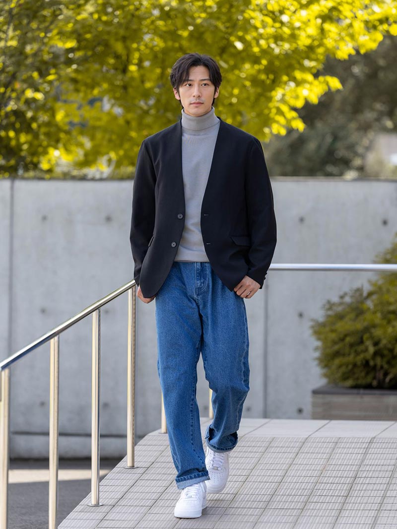 デニムもスマートな着こなしで大人っぽく