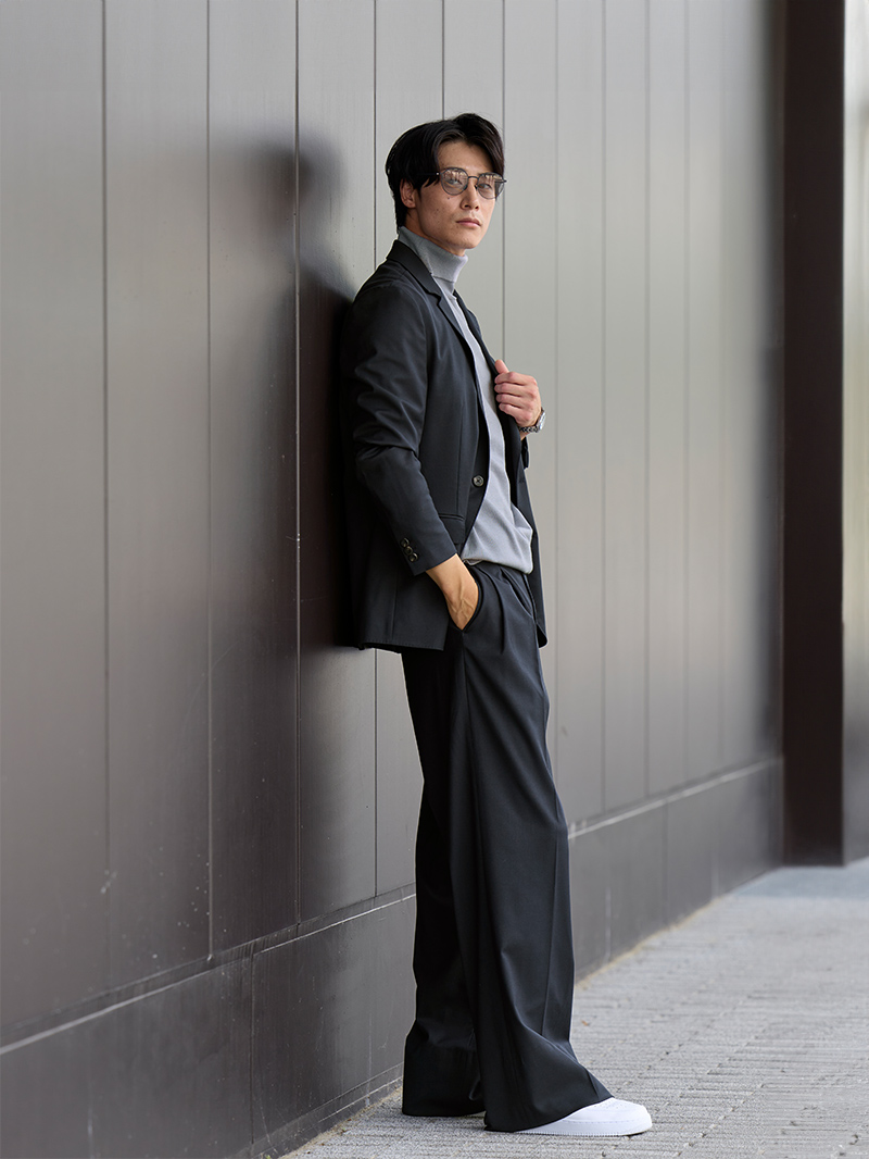 タートルニットで品よく大人顔