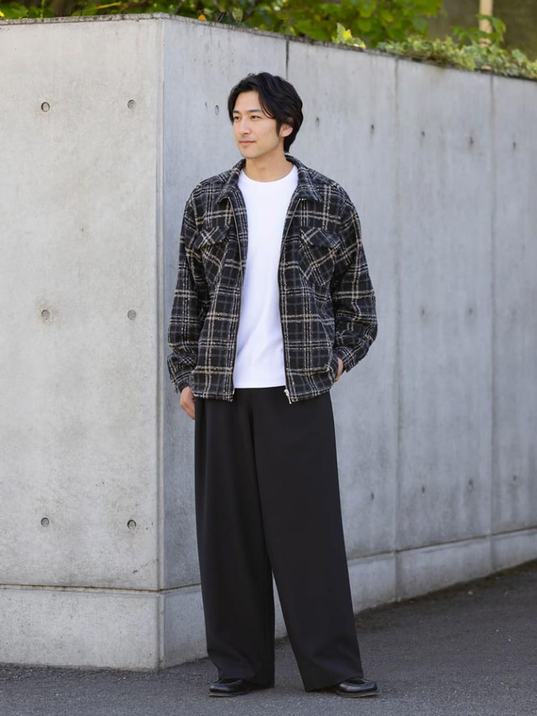 さりげなく品を感じさせる大人の着こなし
