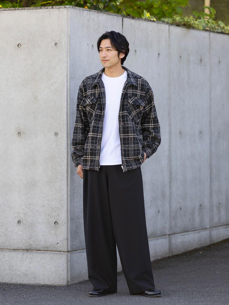 さりげなく品を感じさせる大人の着こなし