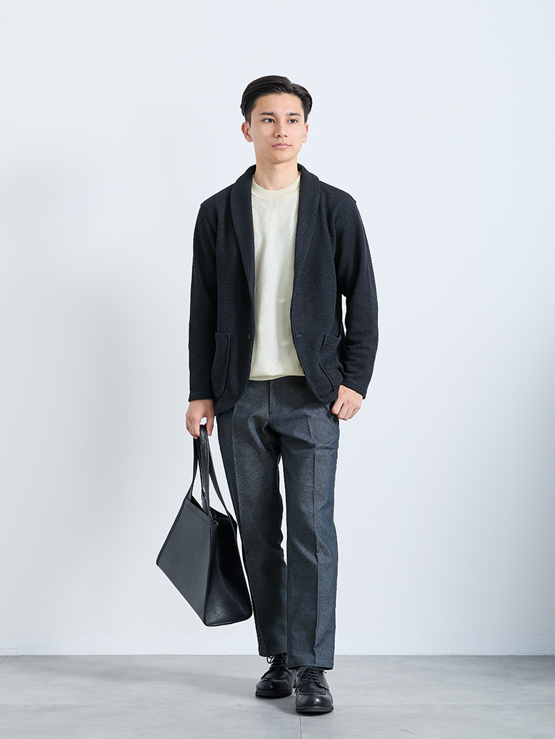 仕事中も心地いい上品カーディガンコーデ