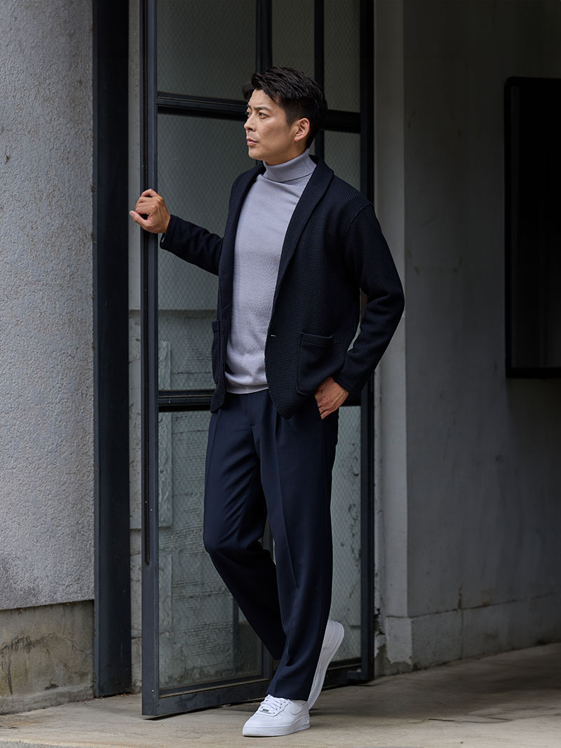 柔らか素材で叶える品のあるオフィスカジュアル