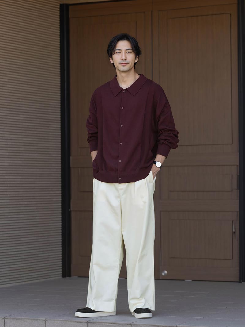 深みバーガンディーで魅せる上品カジュアル