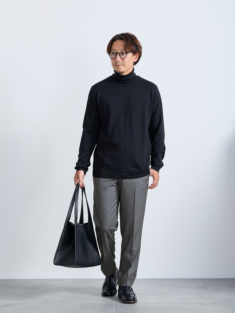 信頼感を引き立てる、モノトーンスタイル