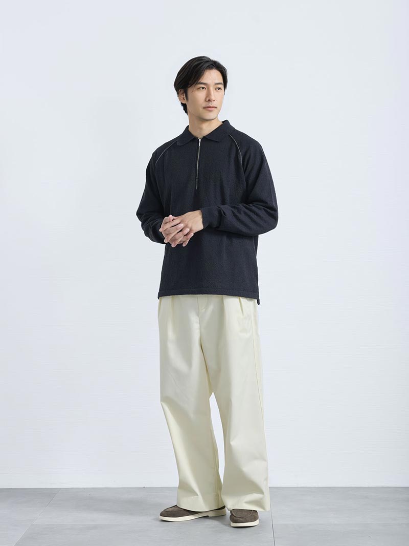 ハーフジップニットを着用したビジネスシーンにおすすめのメンズセーターコーデ