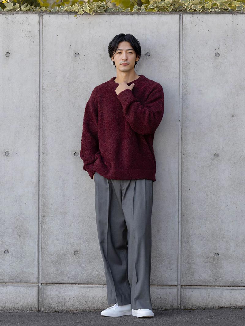 バーガンディとグレーの秋らしいオシャレ感