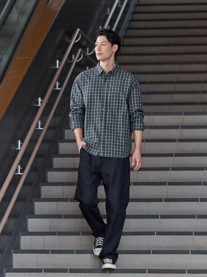 季節感あるデニムスタイルで大人顔に