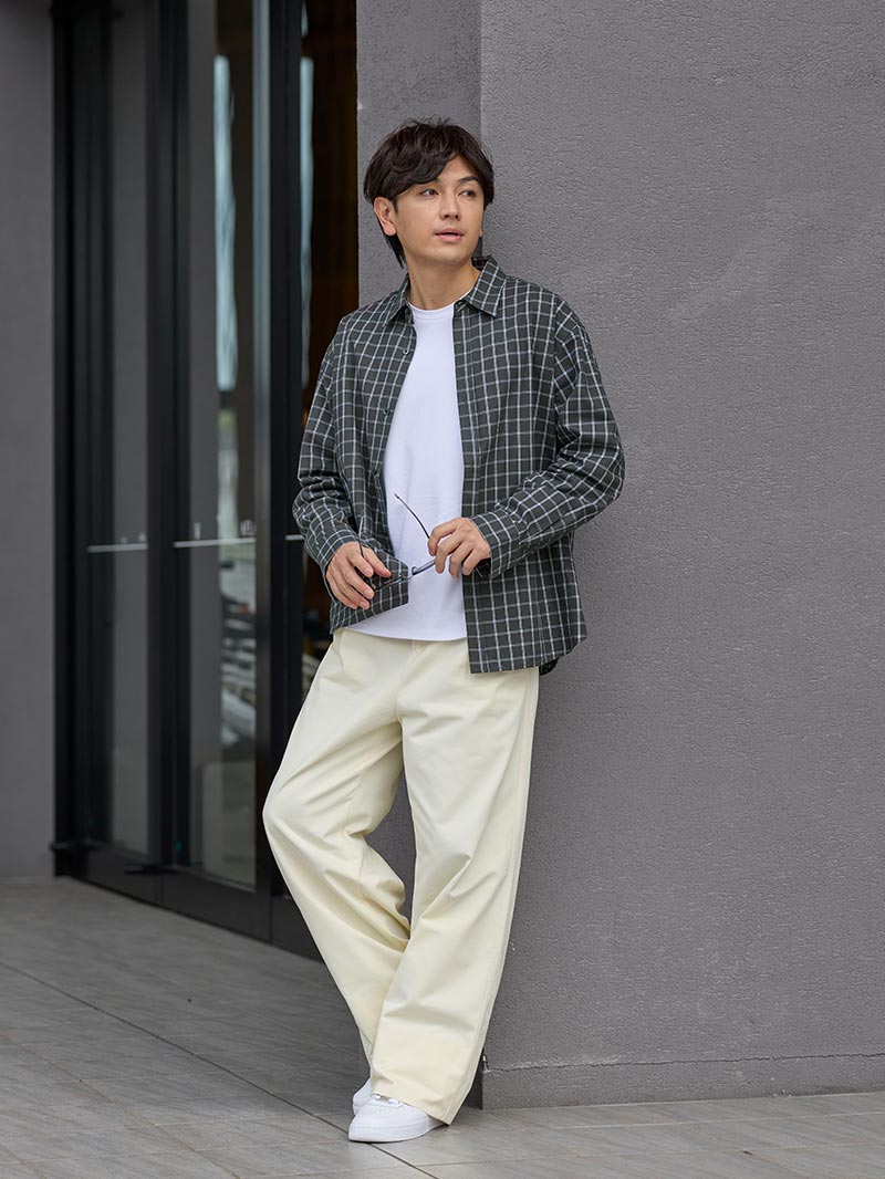 さらりと着こなす休日の定番スタイル