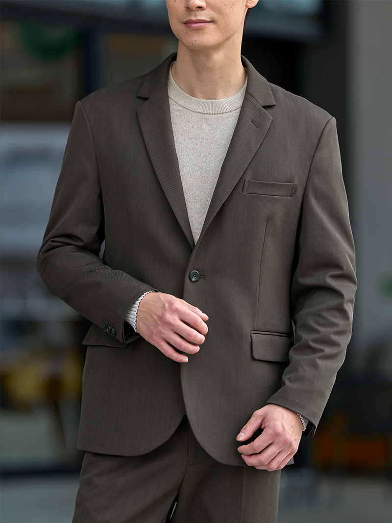 ブラウンのテーラードジャケット