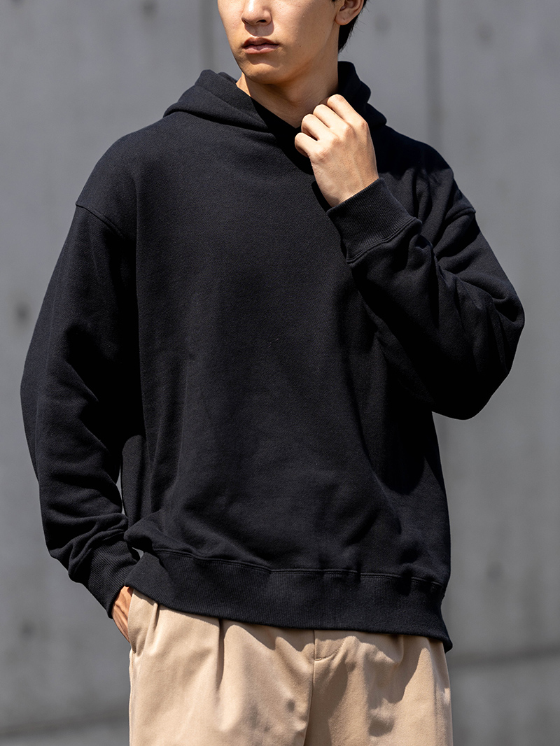 メンズにおすすめの無地パーカー