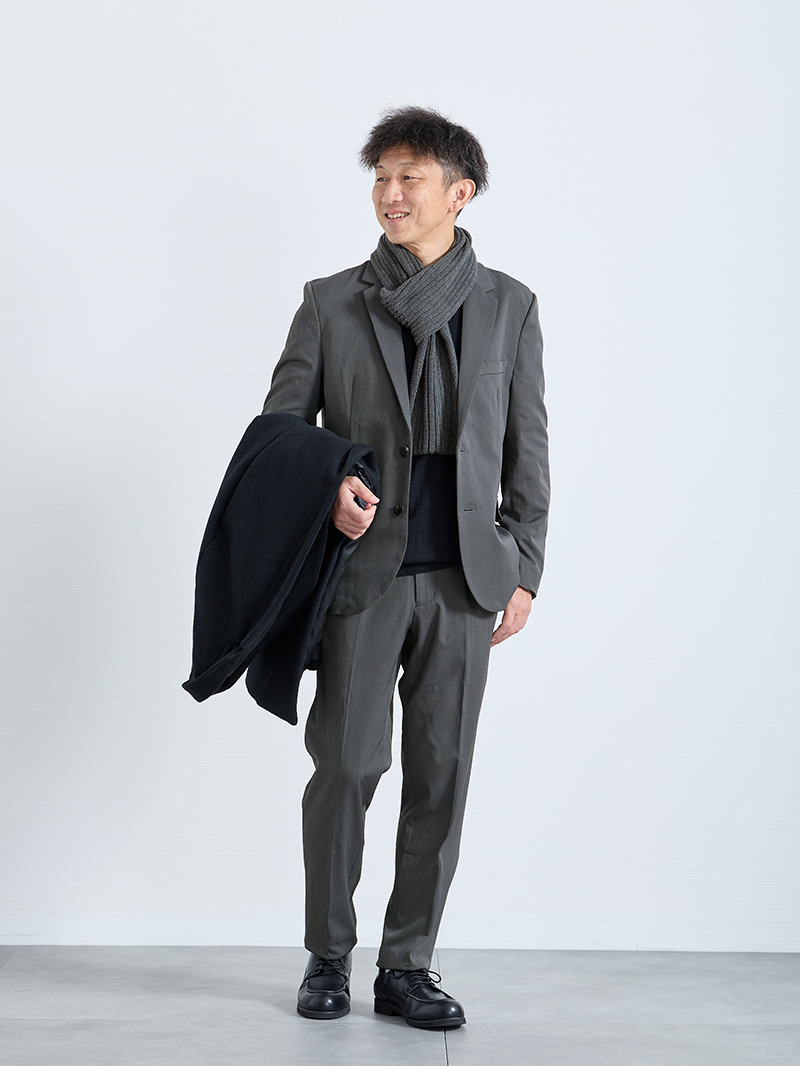 グレーでまとめた品のある冬スタイル