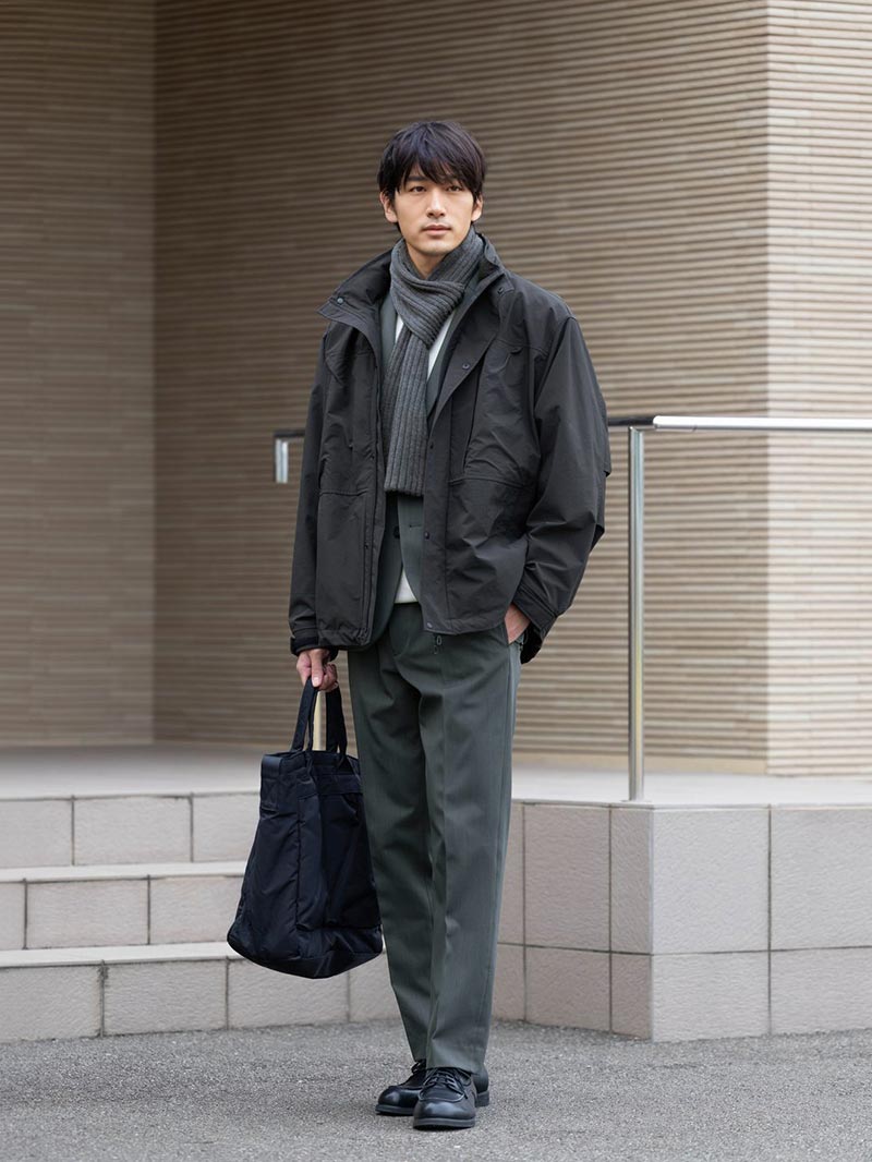 「グレー」を使った男らしいメンズ冬コーデ