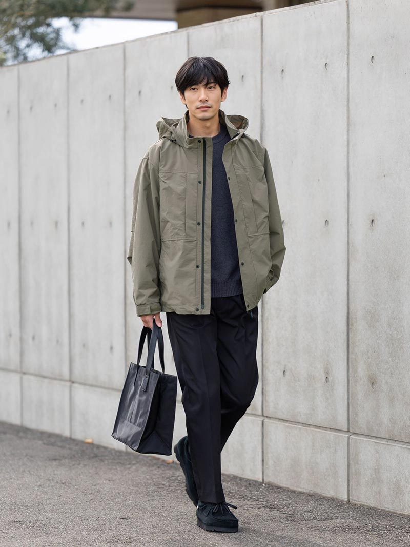 明るいベージュで抜け感をプラス