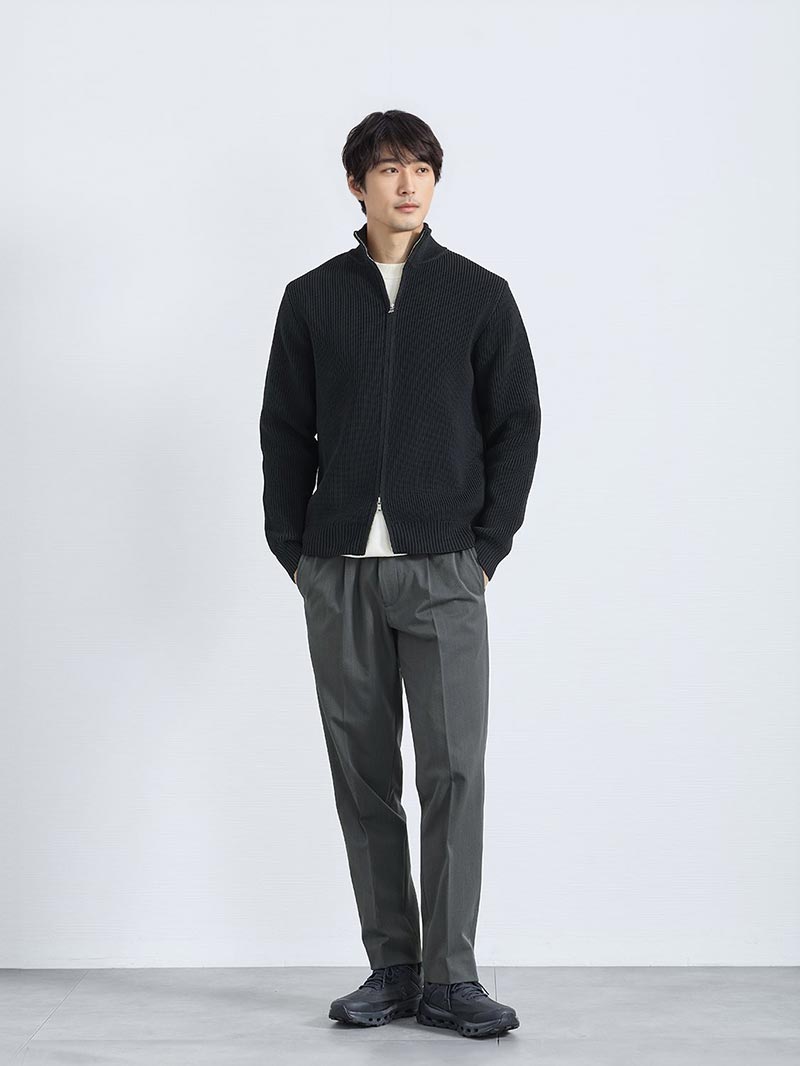 ジップで遊ぶ大人のスポーティースタイル