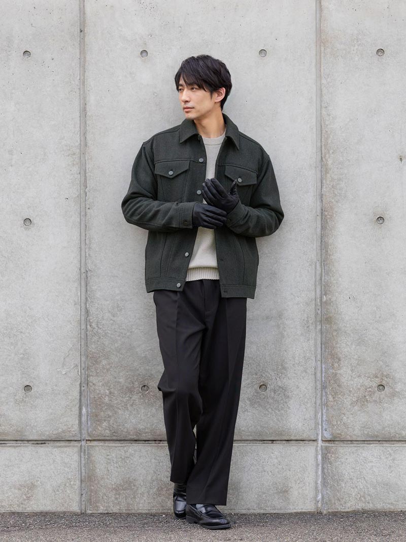 レザーグローブで冬の装いを整える