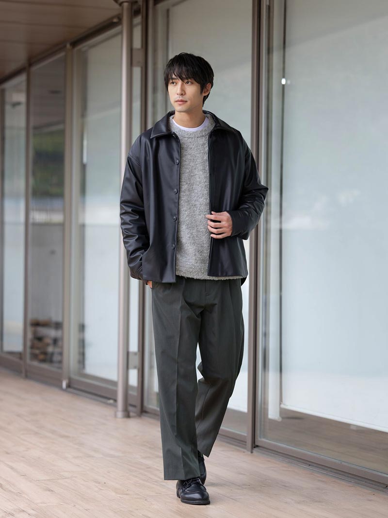 柔らかモードな装いは、素材を掛け合わせる