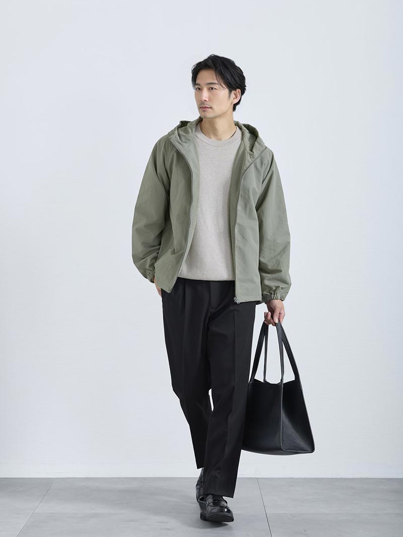 軽アウターでストレスフリーな着こなし