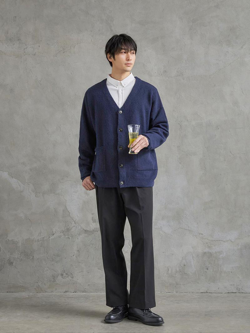 ゆったりカーデでつくる好印象スタイル