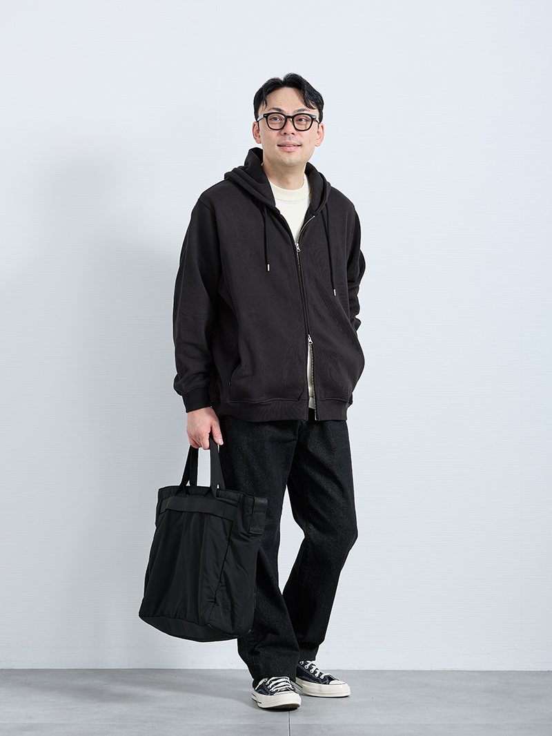 気負わず楽しめる大人のラフコーデ