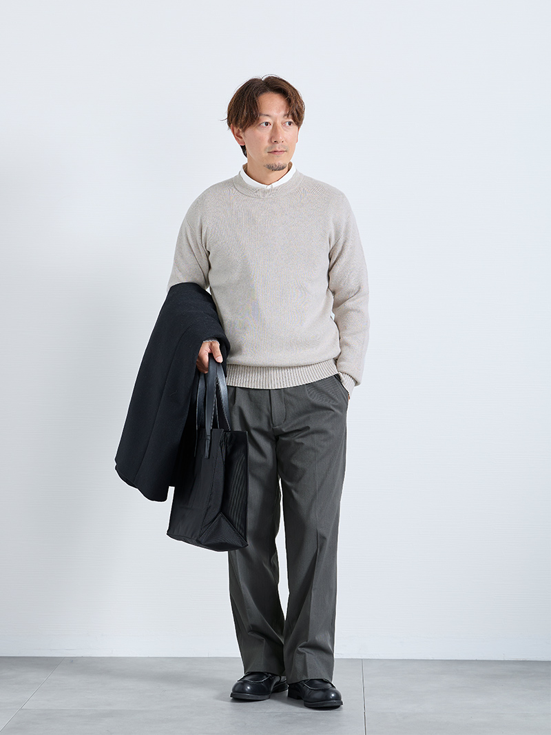 アウターなしでもサマになる大人の冬コーデ