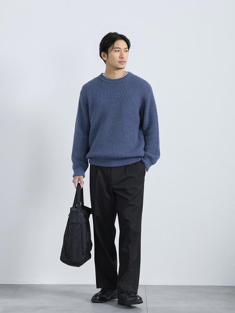 ゆったりシルエットが余裕を演出