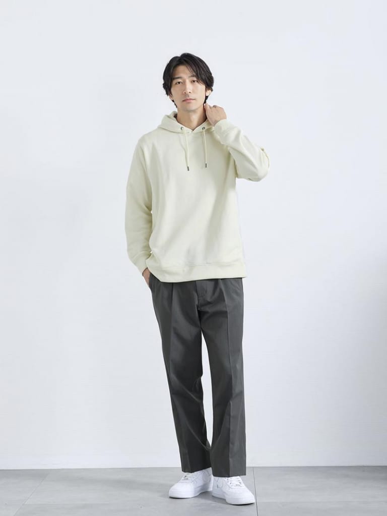 きれいめパンツで作る上品オフスタイル