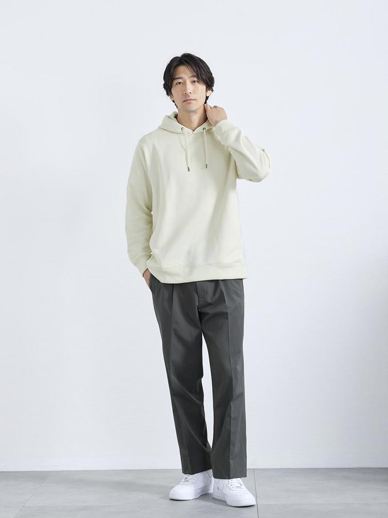 きれいめパンツで作る上品オフスタイル