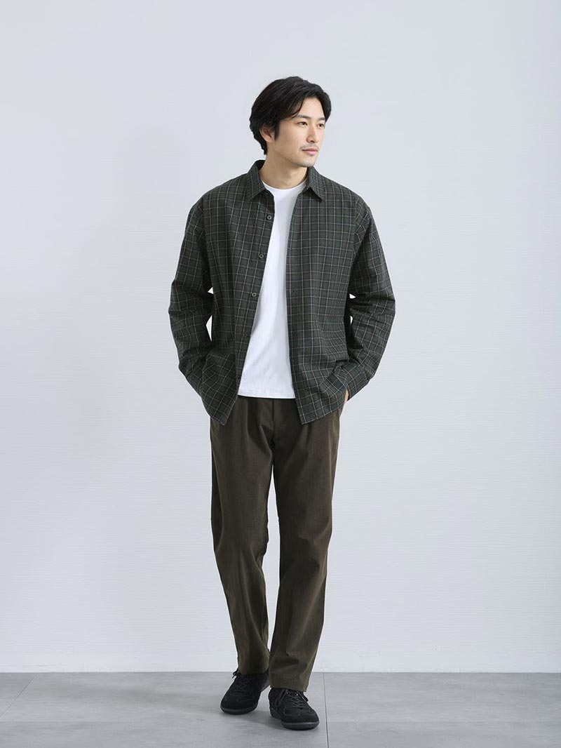 カジュアルに着こなす秋冬シャツコーデ