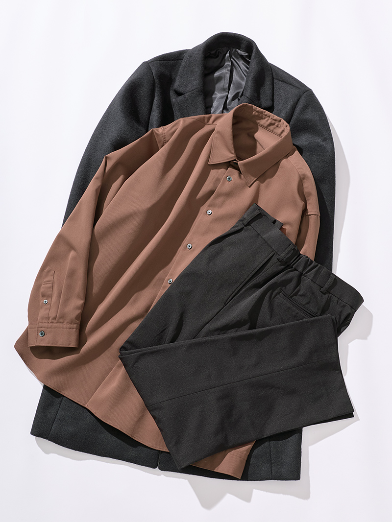 年相応のシンプルな服装