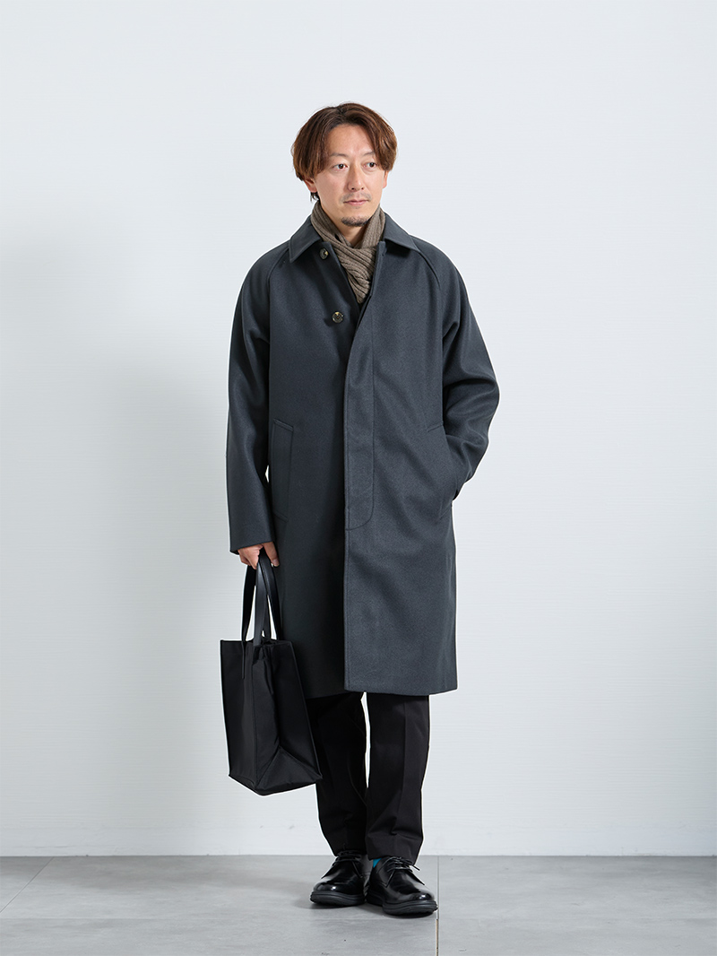 スマートな着こなしでさりげなく体型カバー