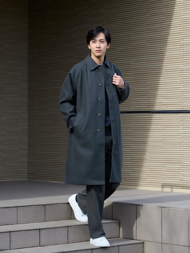ニット一枚でも暖かいロングコートスタイル