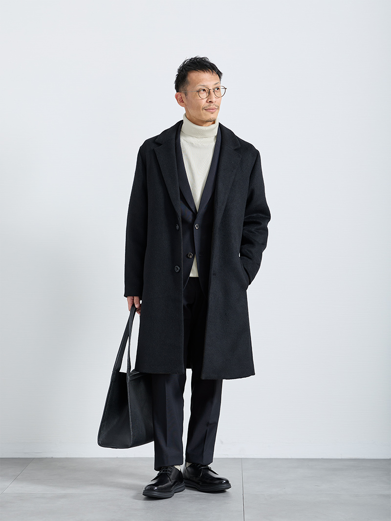 冬の重ため配色に、白インナーで抜け感を