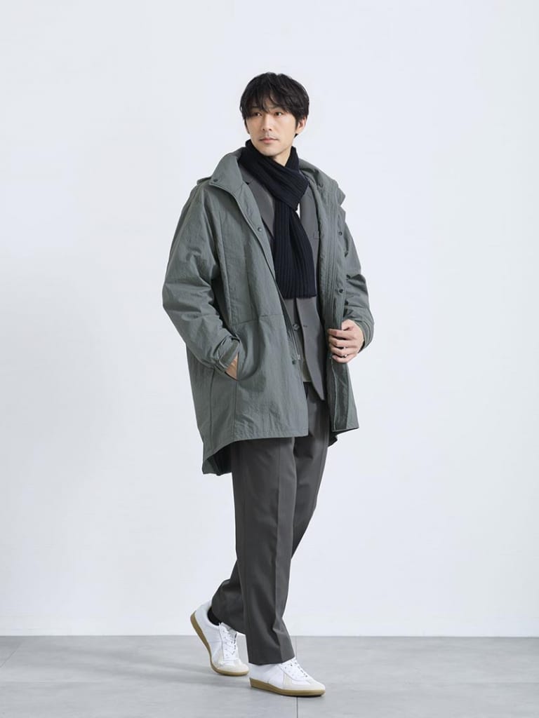 大人に似合うニット×Tシャツコーデ